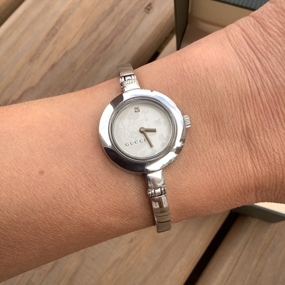 Ladies Gucci bangle watch ๐บ - Picture 8 of 13